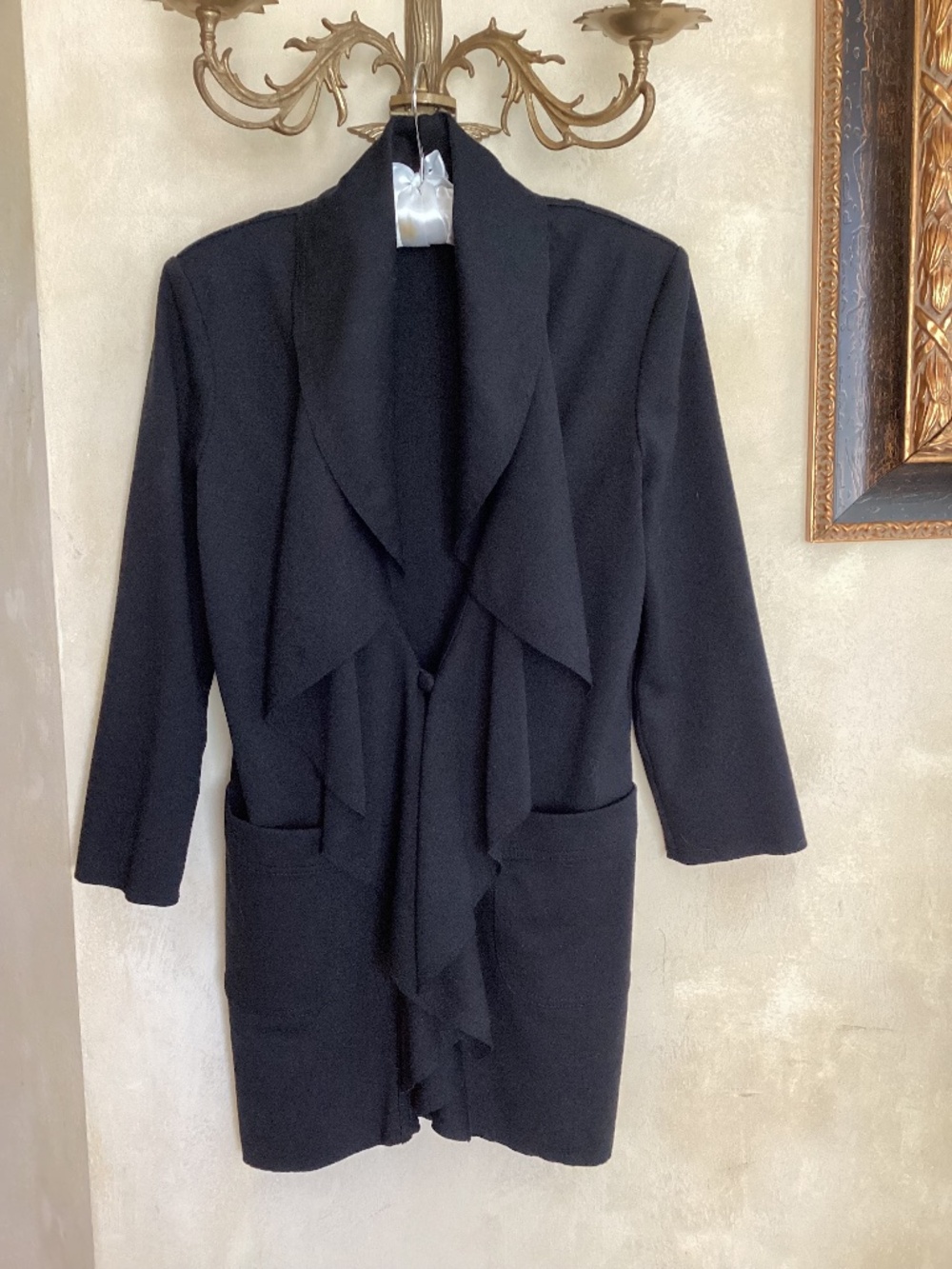 KAY UNGER NEW YORK BLACK JACKET WITH RUFFLED COLLAR SIZE 4